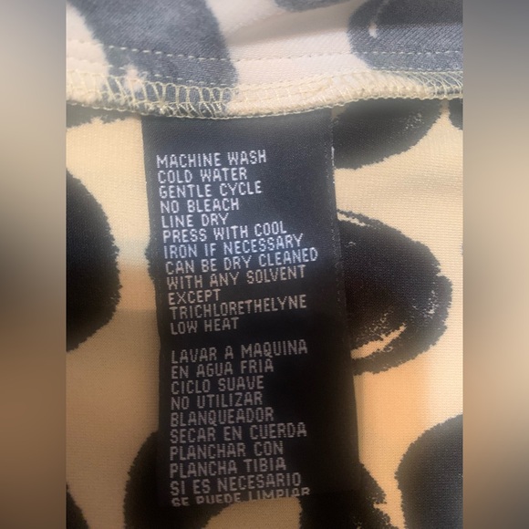 Jones New York Signature Black and Tan Print true
Wraparound Dress size 14 - Picture 9 of 10